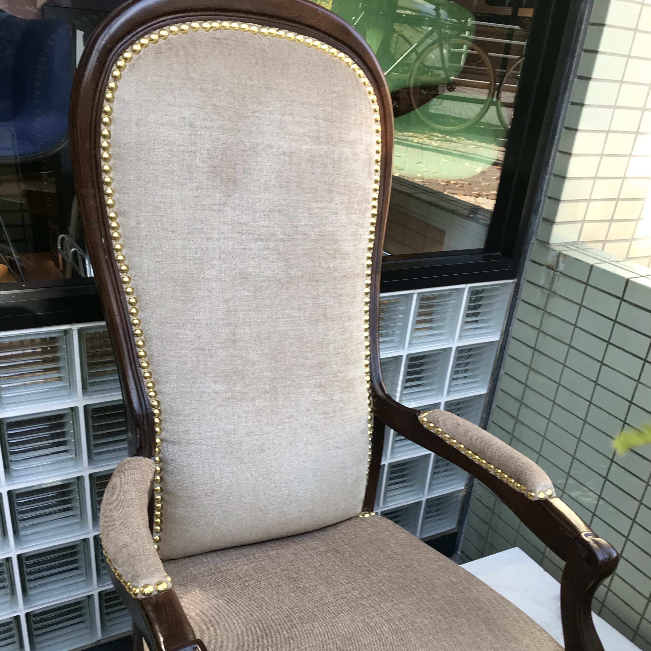 DEDE60F6-3337-45F2-9861-